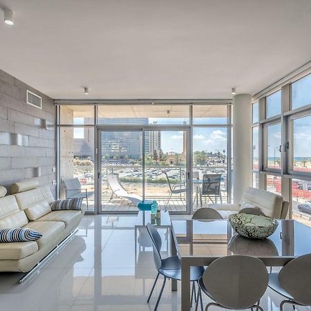 Beautiful Sunny 3 Bedrooms In Font Of The Beach Tel Aviv Exterior foto