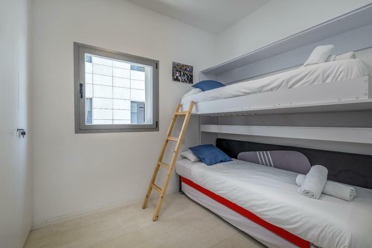 Beautiful Sunny 3 Bedrooms In Font Of The Beach Tel Aviv Exterior foto