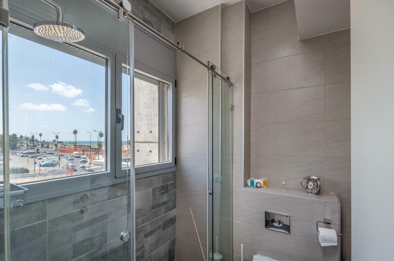 Beautiful Sunny 3 Bedrooms In Font Of The Beach Tel Aviv Exterior foto