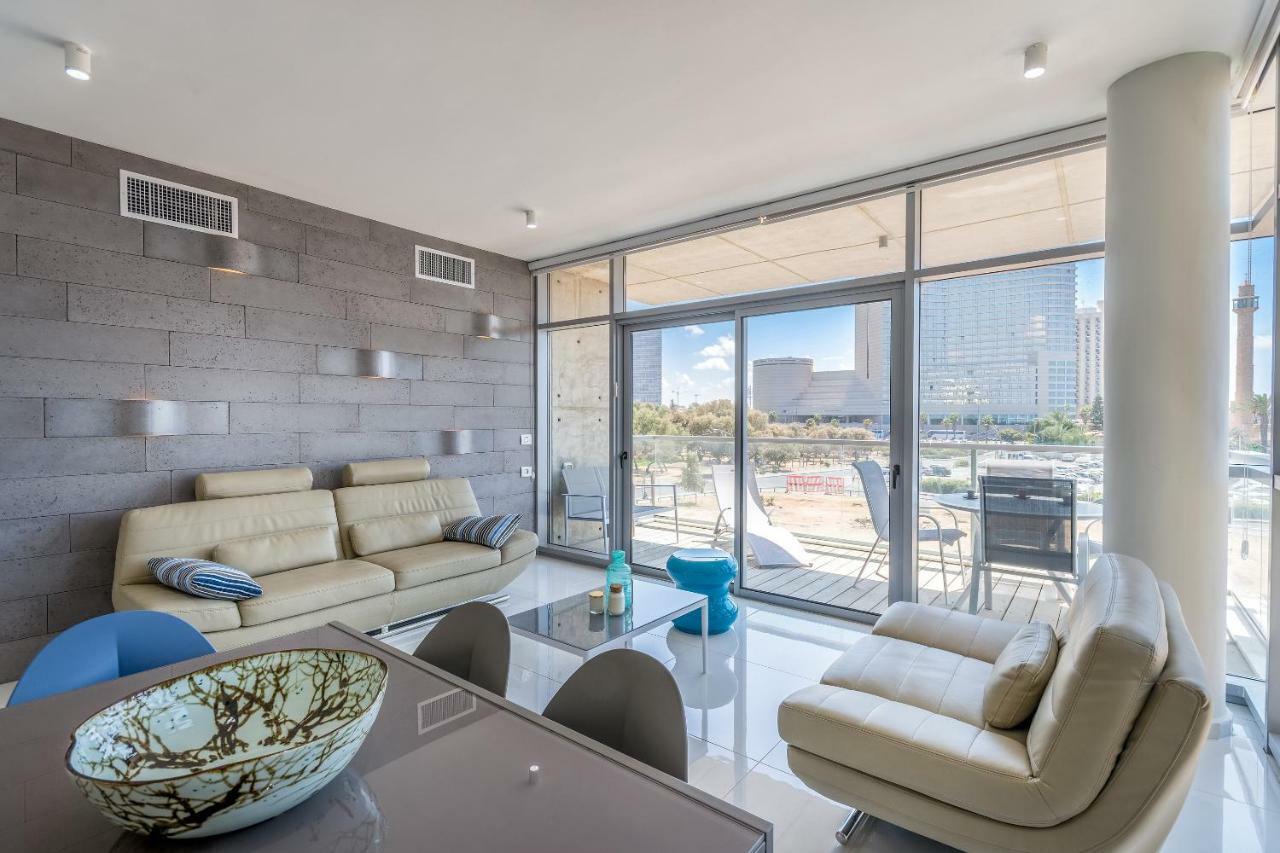 Beautiful Sunny 3 Bedrooms In Font Of The Beach Tel Aviv Exterior foto