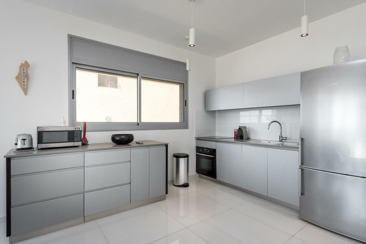Beautiful Sunny 3 Bedrooms In Font Of The Beach Tel Aviv Exterior foto