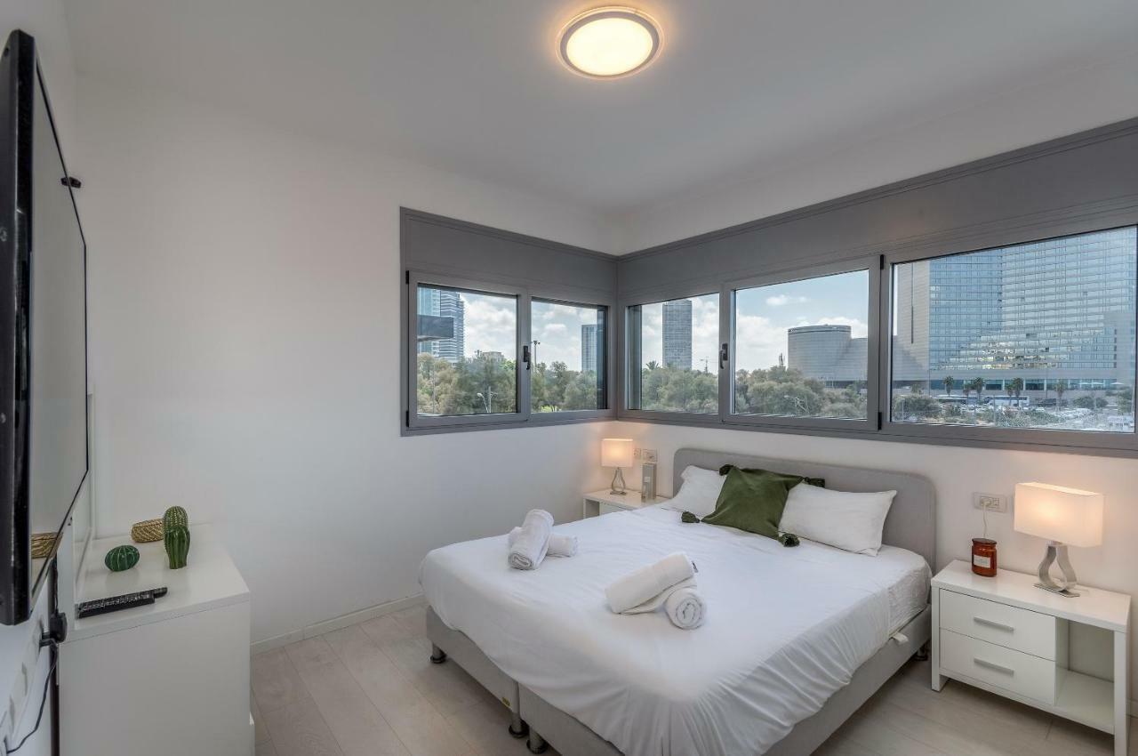 Beautiful Sunny 3 Bedrooms In Font Of The Beach Tel Aviv Exterior foto
