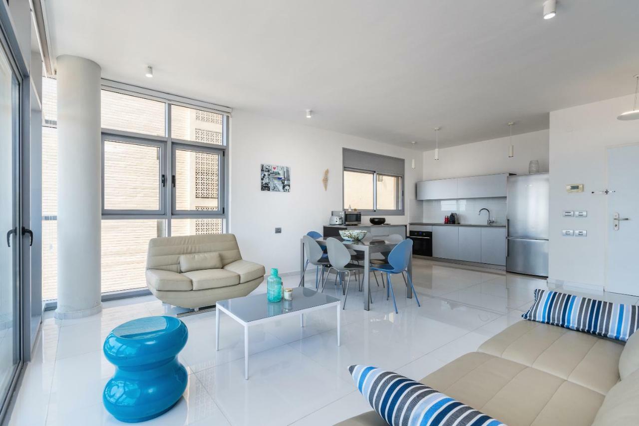 Beautiful Sunny 3 Bedrooms In Font Of The Beach Tel Aviv Exterior foto